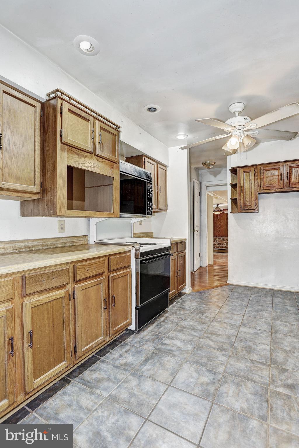 15807 Good Hope Road Silver Spring, MD 20905 - Photo 14 of 33 Kitchen