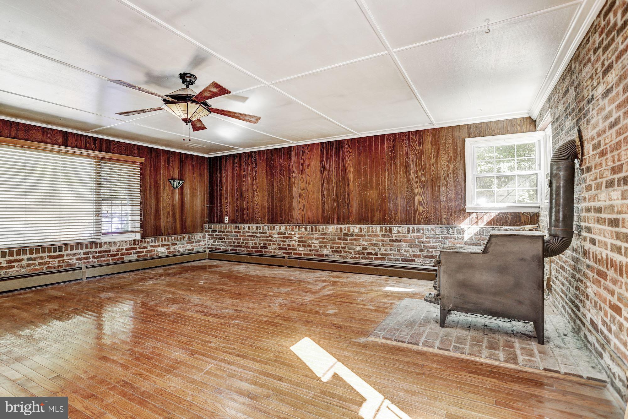 15807 Good Hope Road Silver Spring, MD 20905 - Photo 23 of 33 Family Room