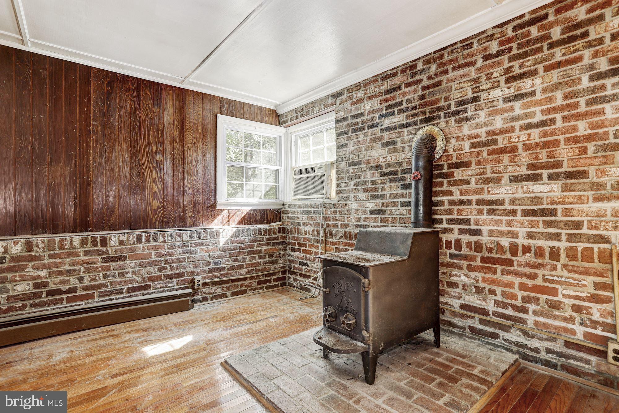 15807 Good Hope Road Silver Spring, MD 20905 - Photo 25 of 33 Family Room
