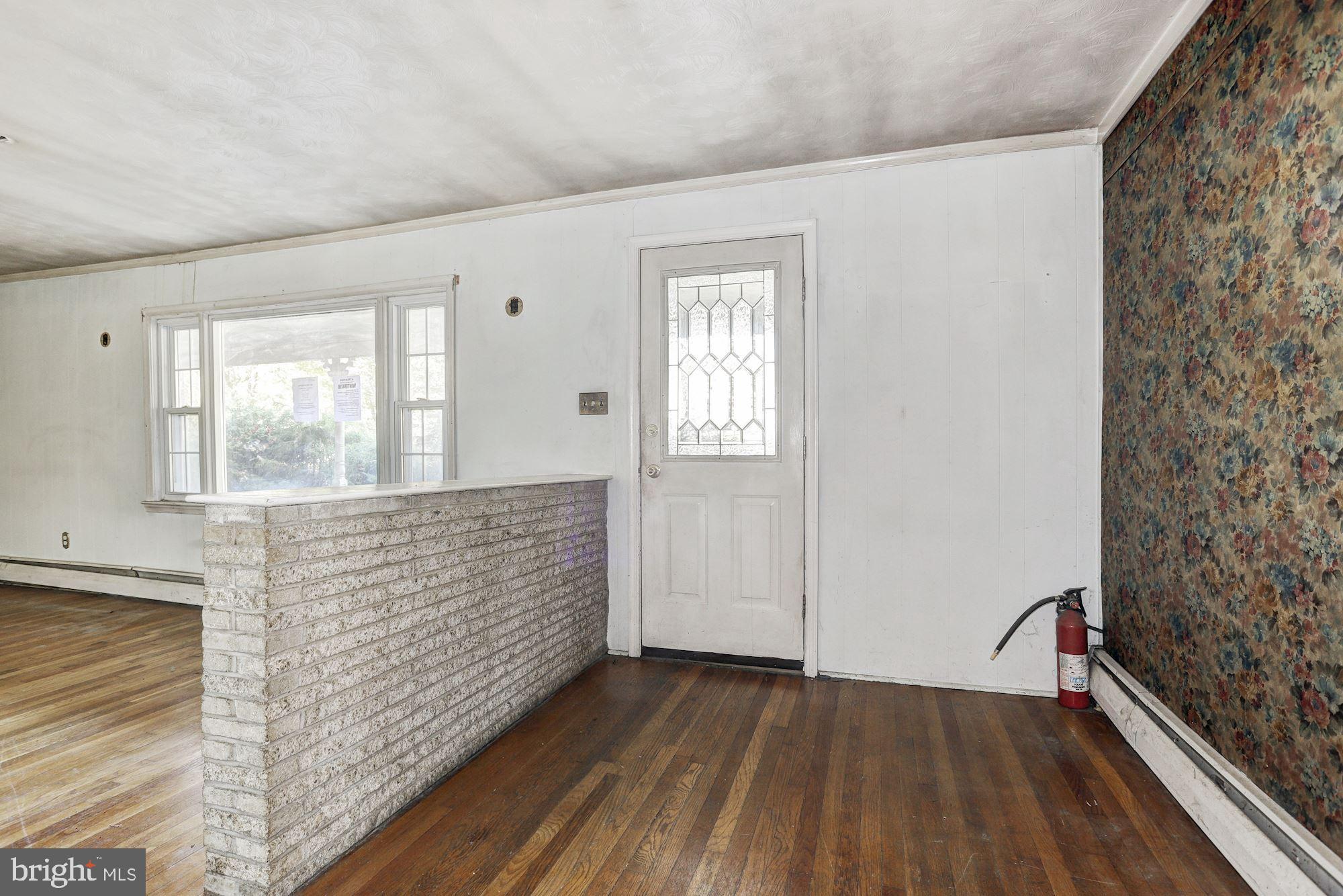 15807 Good Hope Road Silver Spring, MD 20905 - Photo 4 of 33 Foyer