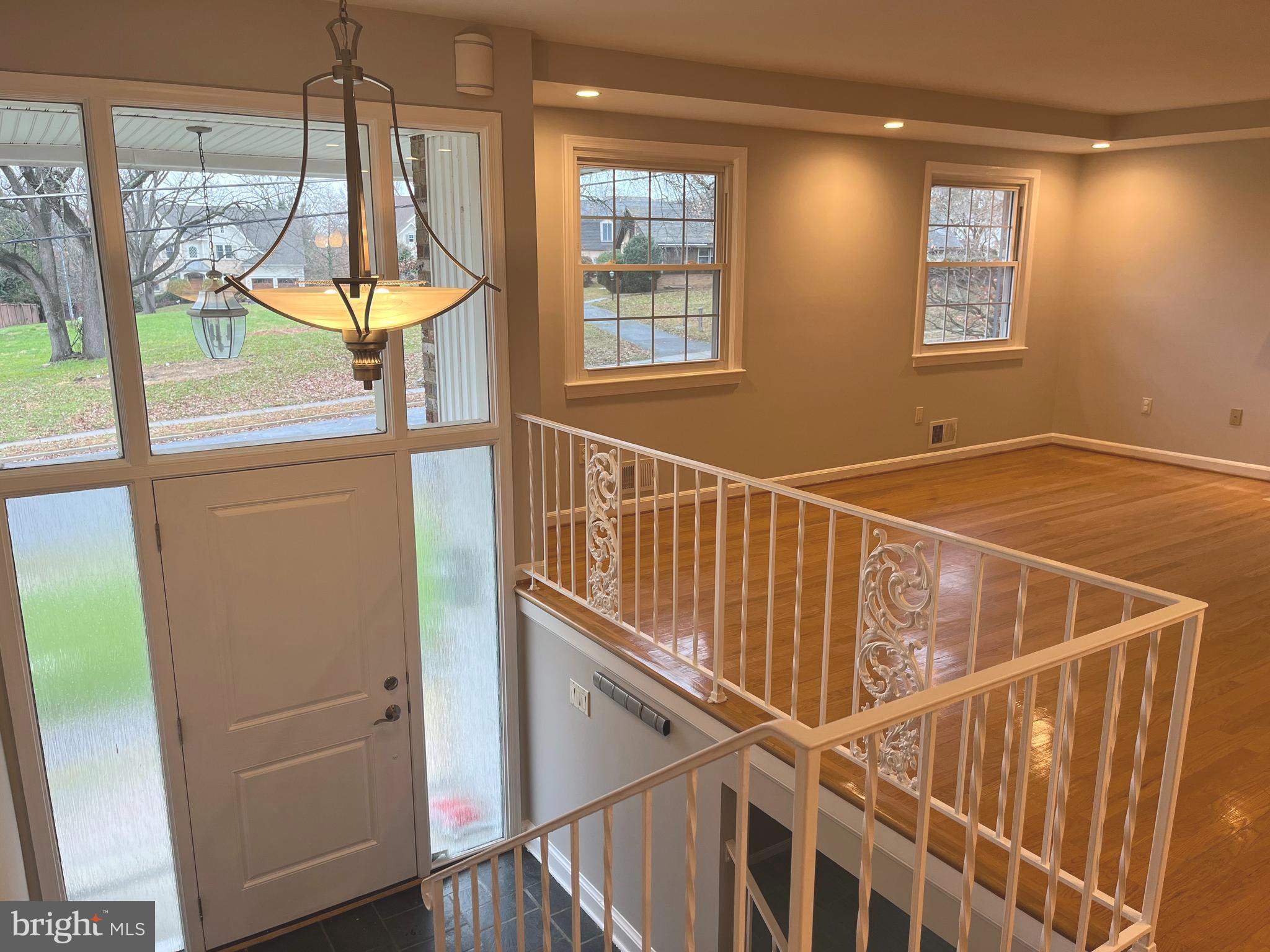 6165 Mori Street McLean, VA 22101 - Photo 3 of 29 Entry Foyer