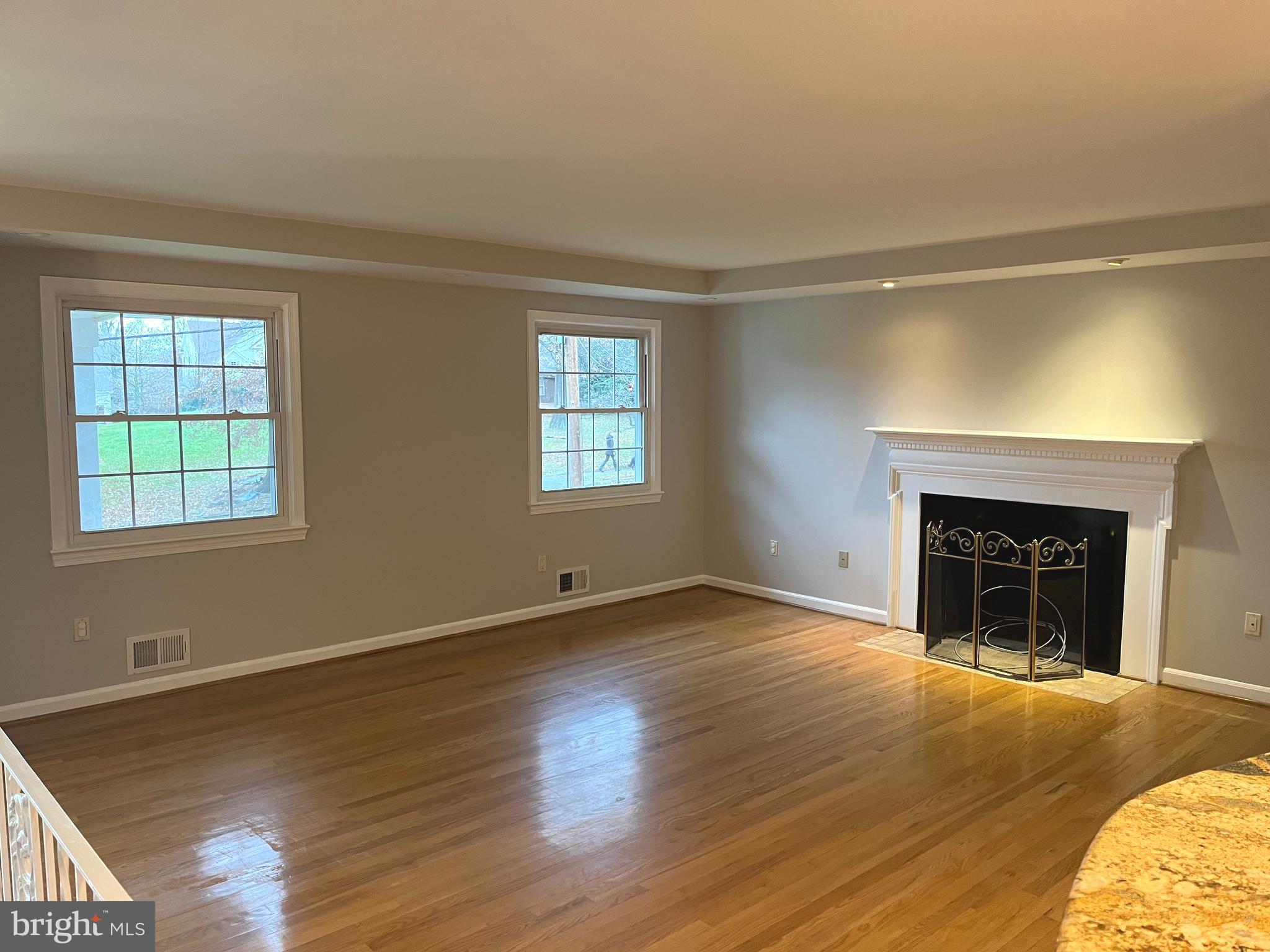 6165 Mori Street McLean, VA 22101 - Photo 4 of 29 Living Room