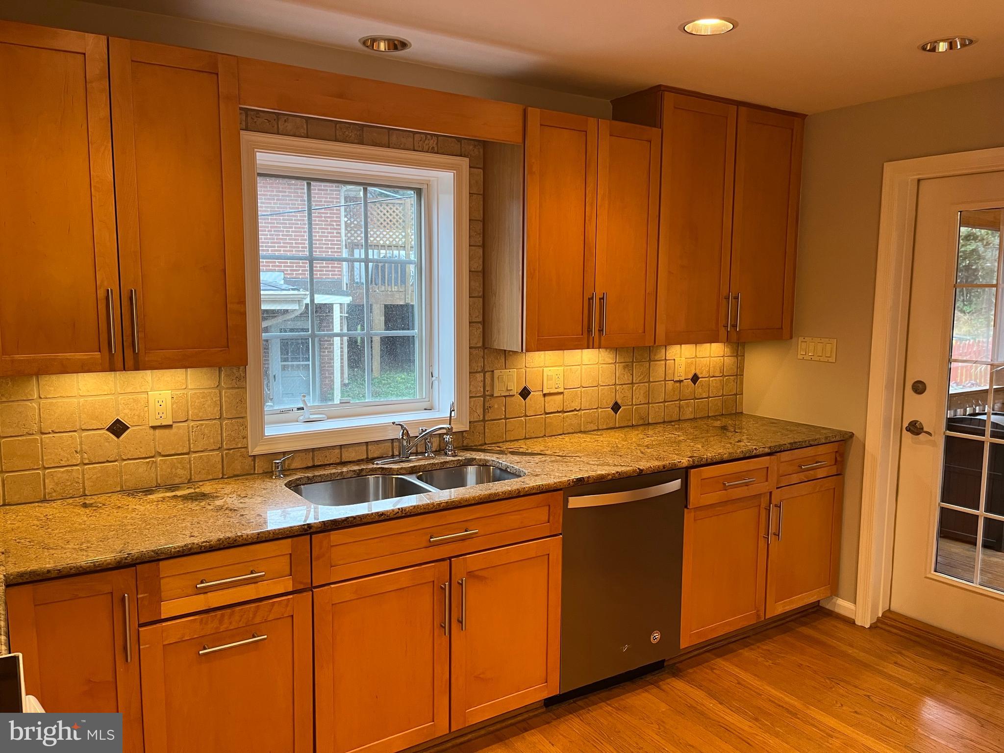 6165 Mori Street McLean, VA 22101 - Photo 7 of 29 Kitchen