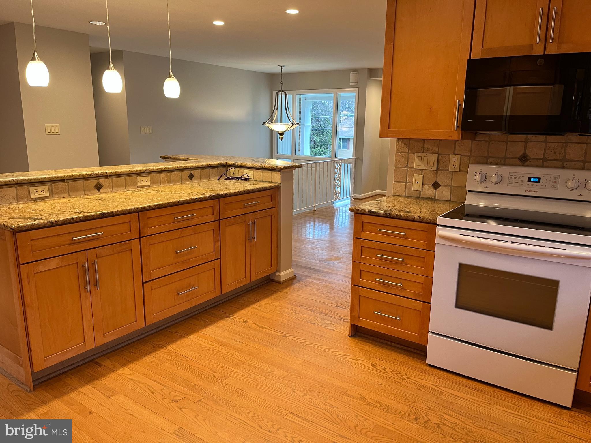 6165 Mori Street McLean, VA 22101 - Photo 8 of 29 Kitchen