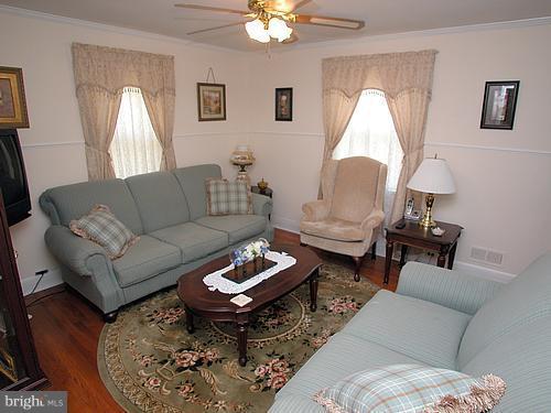 37 Mansion Road Linthicum, MD 21090 - Photo 14 of 16 Living Room