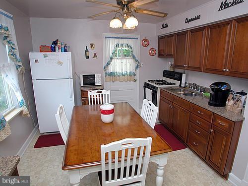 37 Mansion Road Linthicum, MD 21090 - Photo 8 of 16 Kitchen