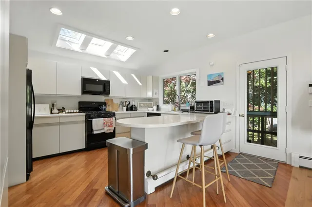 $4,900 | 2 Buckingham Street, Barrington, RI 02806