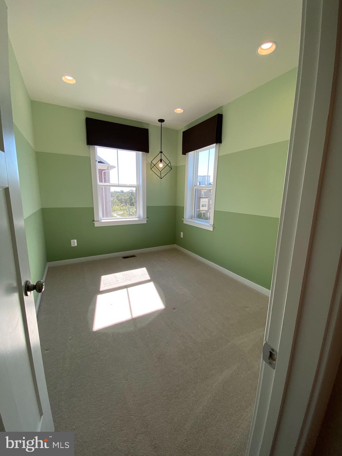 14261 Travilah Road Rockville, MD 20850 - Photo 18 of 23 Bedroom 3 - Upper Level