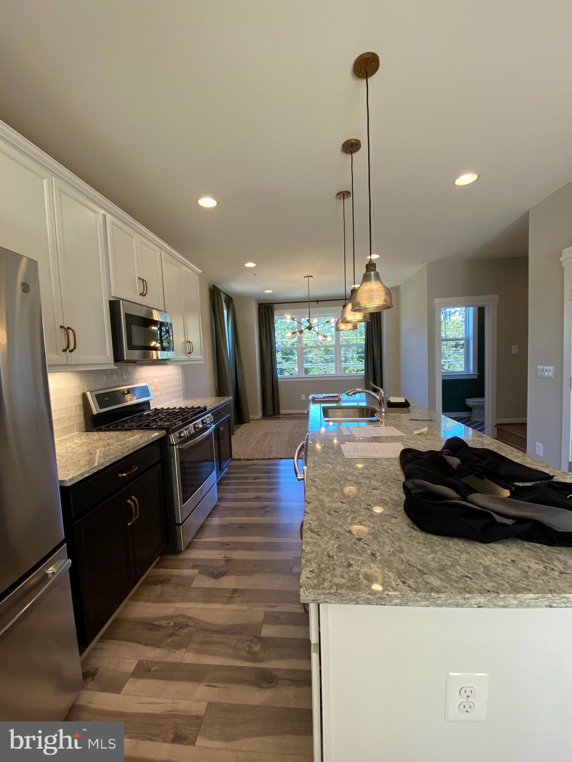 14261 Travilah Road Rockville, MD 20850 - Photo 6 of 23 Kitchen - Main Level