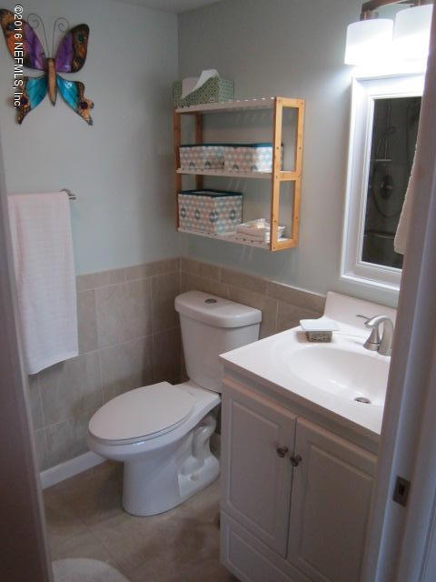 4 Ocean Trace Road, Unit 422 St. Augustine, FL 32080 - Photo 26 of 33 a bathroom with a toilet sink and mirror