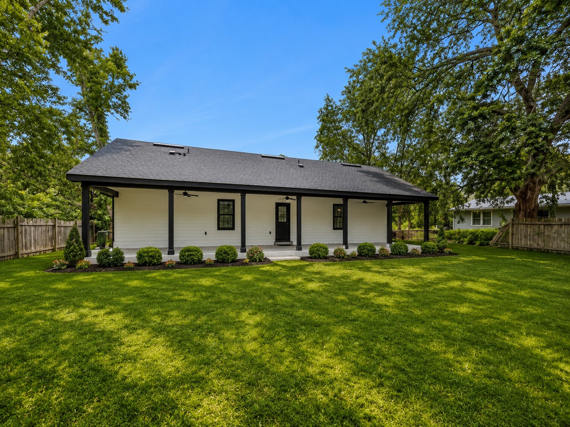 552 Sunset Road Fernandina Beach, FL 32034 - Photo 21 of 23 a front view of a house with a garden