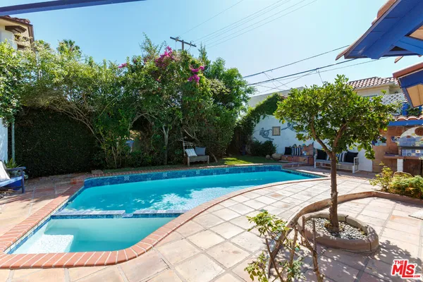 $14,900 | 465 South Sherbourne Drive, Los Angeles, CA 90048