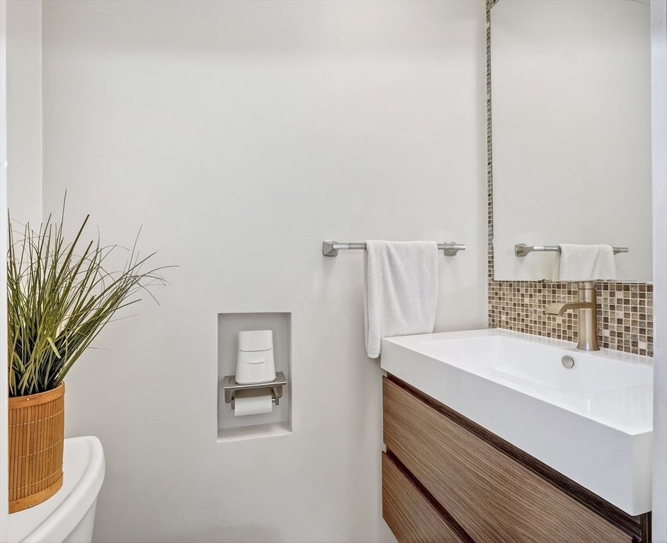 104 Hartwell Road Bedford, MA 01730 - Photo 17 of 34