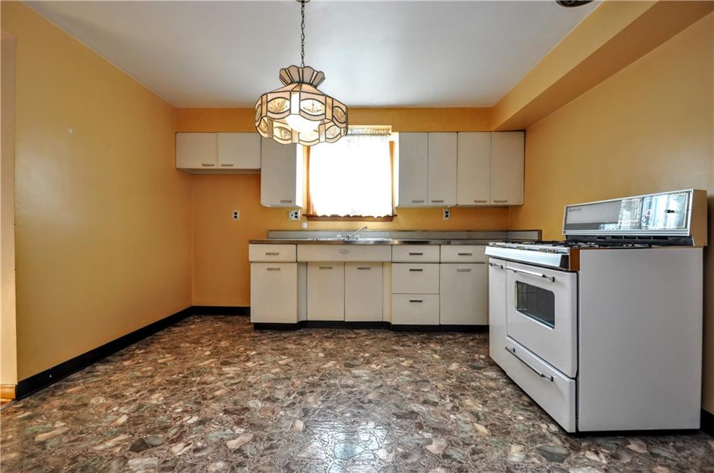 5262 McAnulty Road Pittsburgh, PA 15236 - Photo 8 of 23 Spacious Kitchen