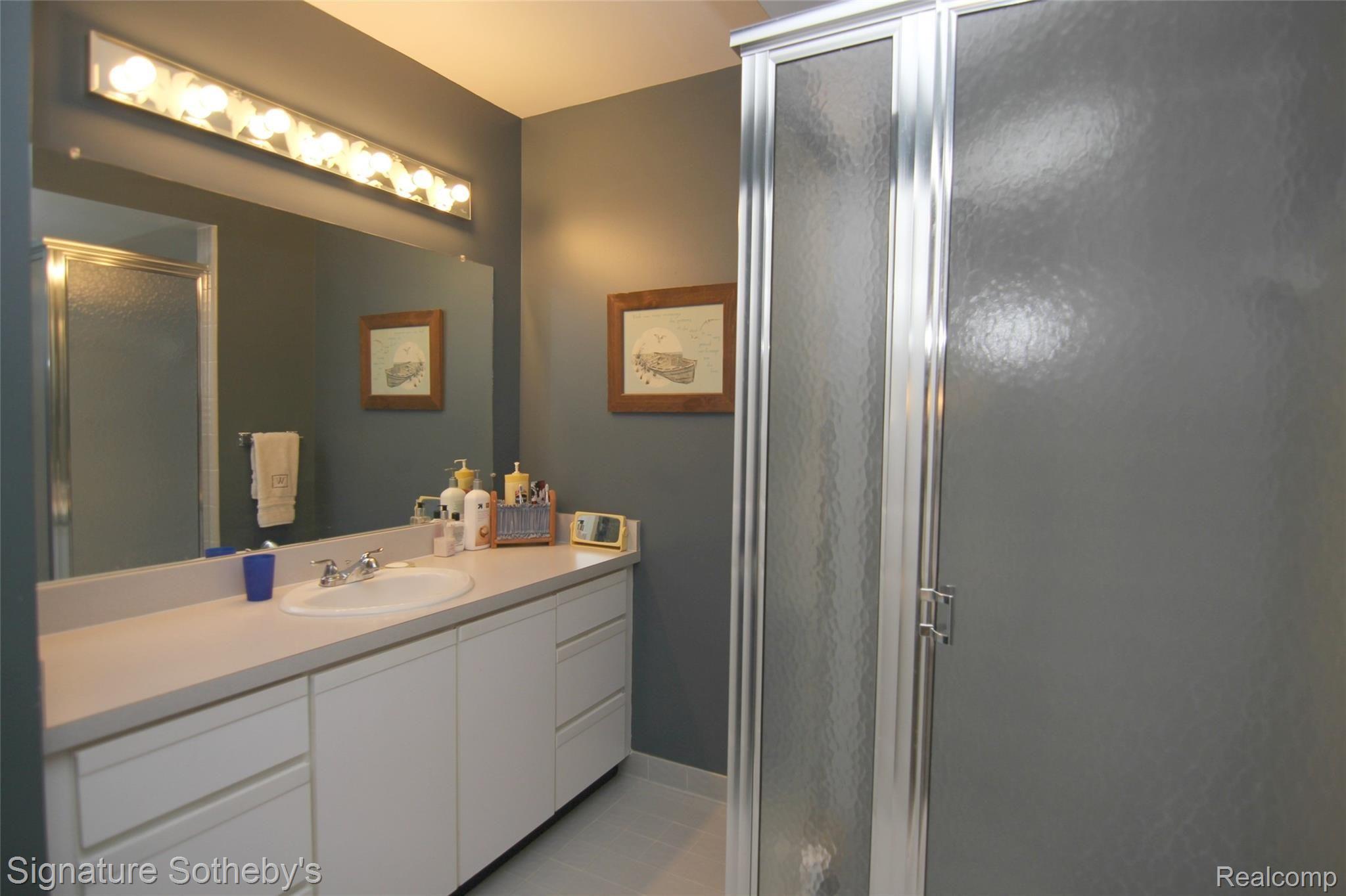 22020 River Ridge Trail, Unit 34 Farmington, MI 48335 - Photo 10 of 20 Master Bath