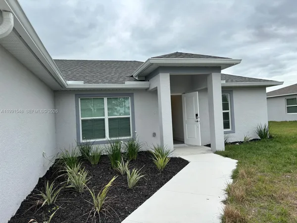 $2,550 | 2711 20th Street Southwest, Lehigh Acres, FL 33976