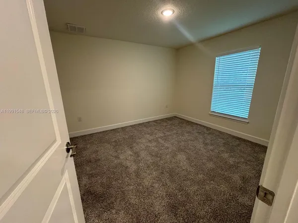 $2,550 | 2711 20th Street Southwest, Lehigh Acres, FL 33976