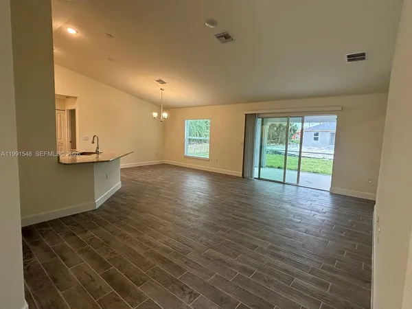 $2,550 | 2711 20th Street Southwest, Lehigh Acres, FL 33976