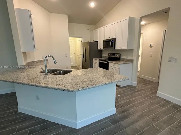 $2,550 | 2711 20th Street Southwest, Lehigh Acres, FL 33976