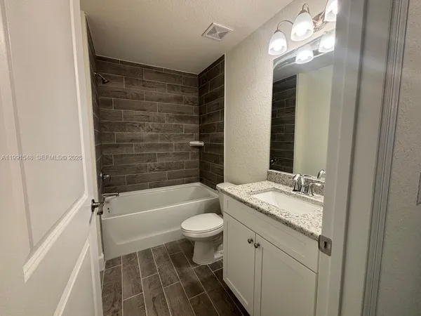 $2,550 | 2711 20th Street Southwest, Lehigh Acres, FL 33976