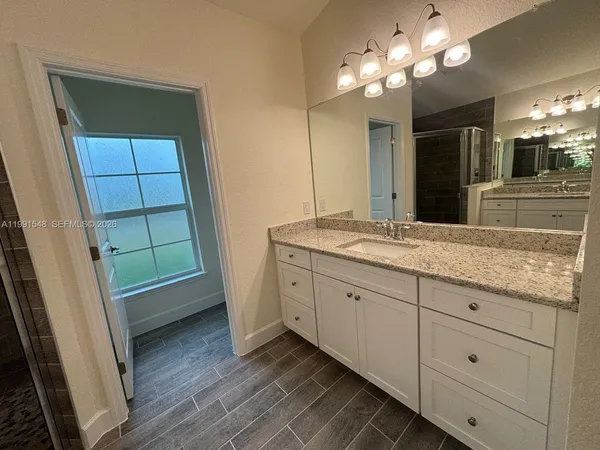 $2,550 | 2711 20th Street Southwest, Lehigh Acres, FL 33976