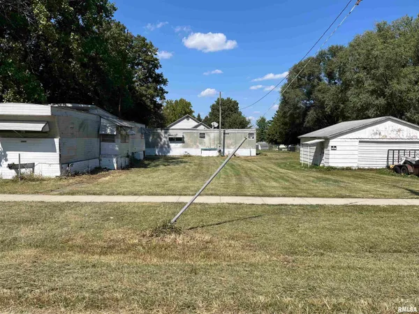 $22,000 | 305 North Chamberlain Street, Roseville, IL 61473