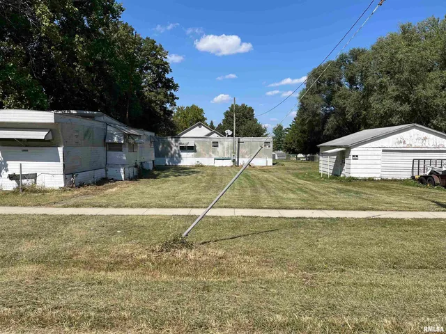 $22,000 | 305 North Chamberlain Street, Roseville, IL 61473