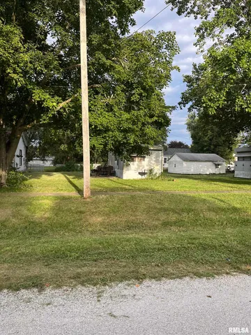 $22,000 | 305 North Chamberlain Street, Roseville, IL 61473