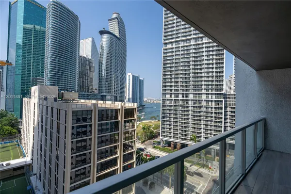 $4,400 | 500 Brickell Avenue, Unit 1407, Miami, FL 33131