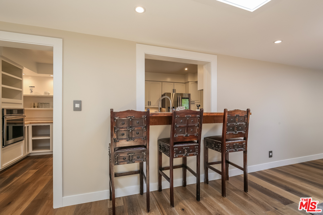 15500 Royal Ridge Road Sherman Oaks, CA 91403 - Photo 11 of 39