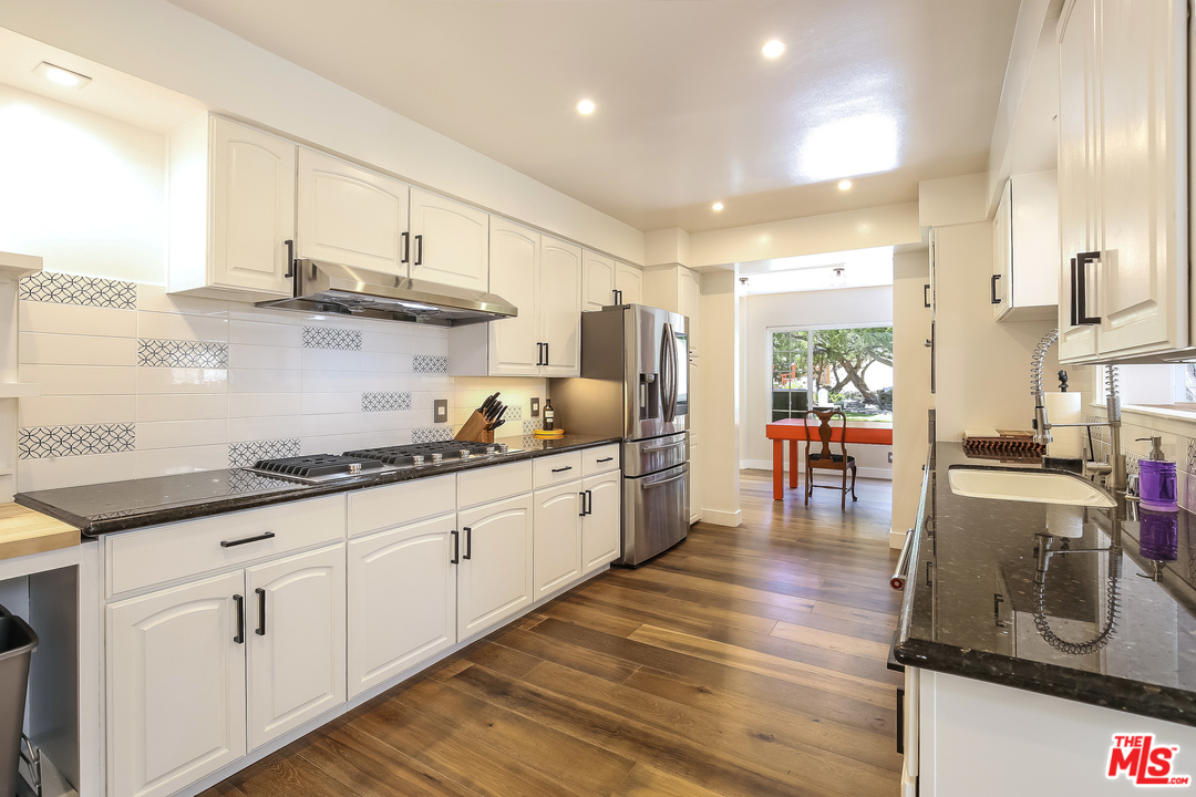 15500 Royal Ridge Road Sherman Oaks, CA 91403 - Photo 18 of 39