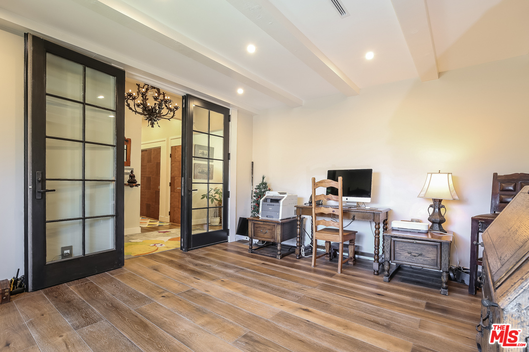 15500 Royal Ridge Road Sherman Oaks, CA 91403 - Photo 21 of 39