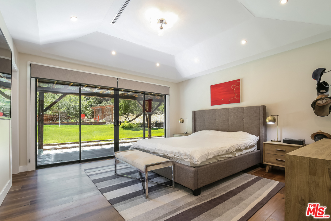 15500 Royal Ridge Road Sherman Oaks, CA 91403 - Photo 23 of 39