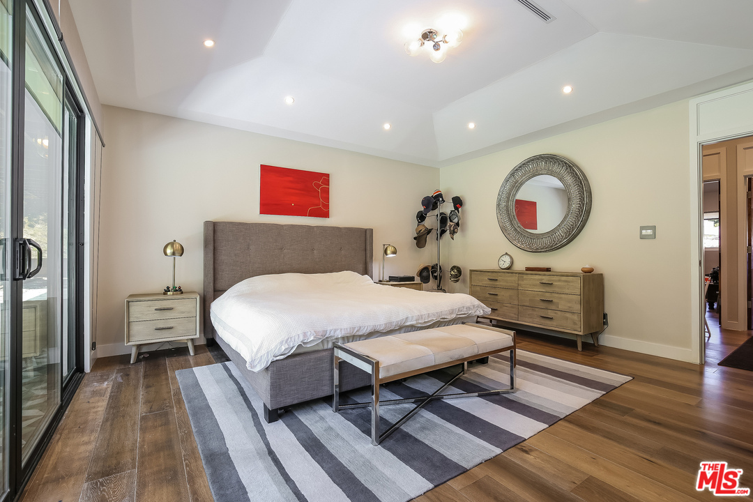 15500 Royal Ridge Road Sherman Oaks, CA 91403 - Photo 24 of 39