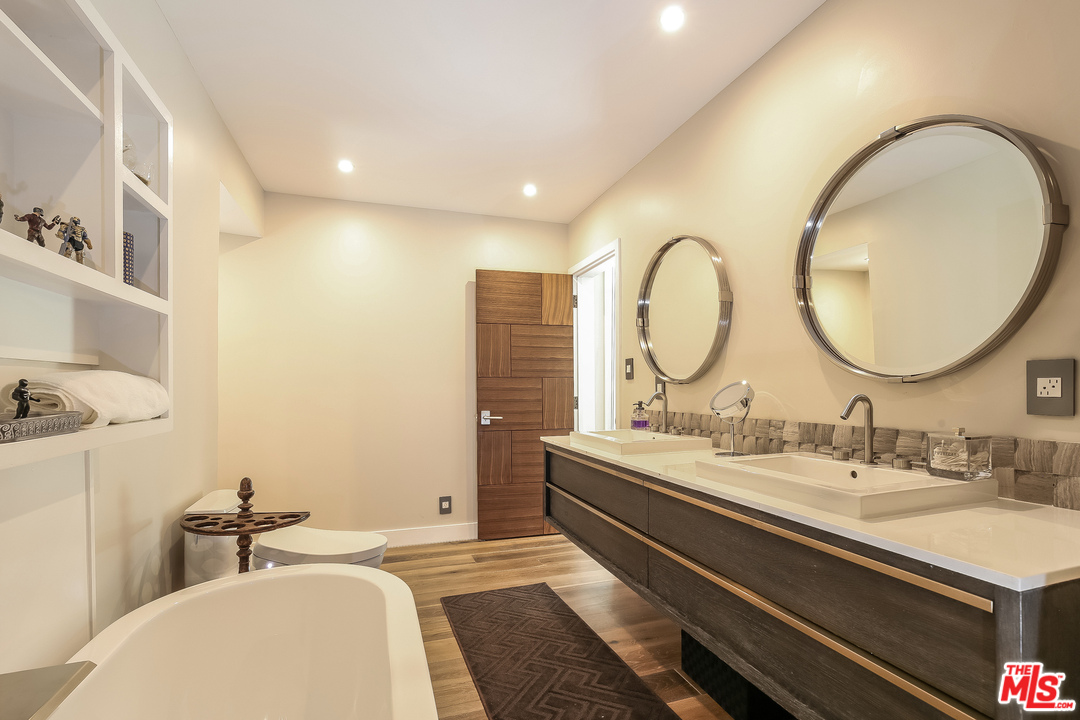 15500 Royal Ridge Road Sherman Oaks, CA 91403 - Photo 25 of 39