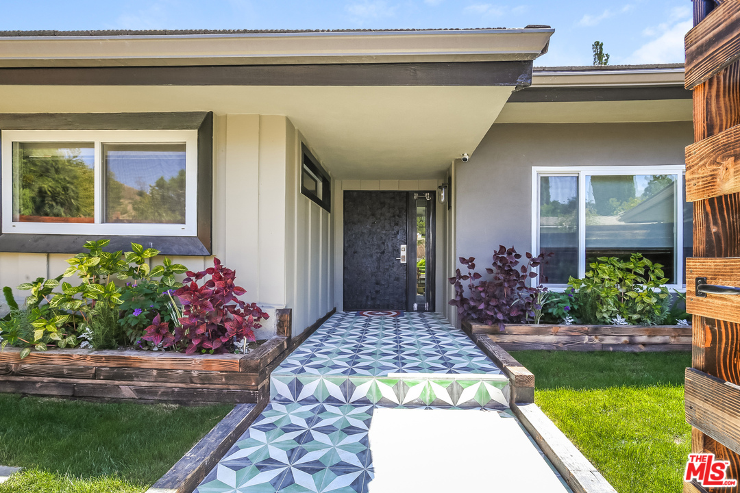 15500 Royal Ridge Road Sherman Oaks, CA 91403 - Photo 4 of 39