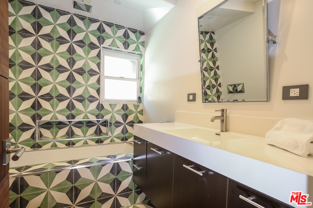 15500 Royal Ridge Road Sherman Oaks, CA 91403 - Photo 32 of 39