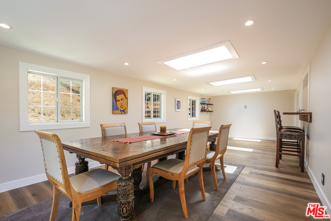 15500 Royal Ridge Road Sherman Oaks, CA 91403 - Photo 9 of 39