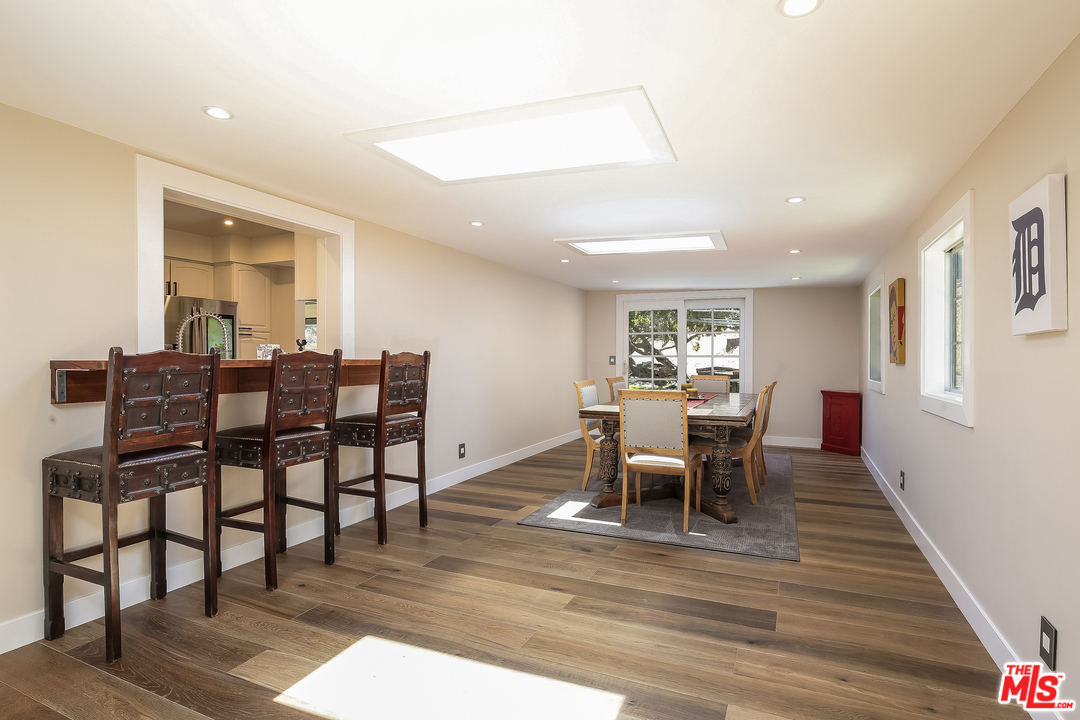 15500 Royal Ridge Road Sherman Oaks, CA 91403 - Photo 10 of 39