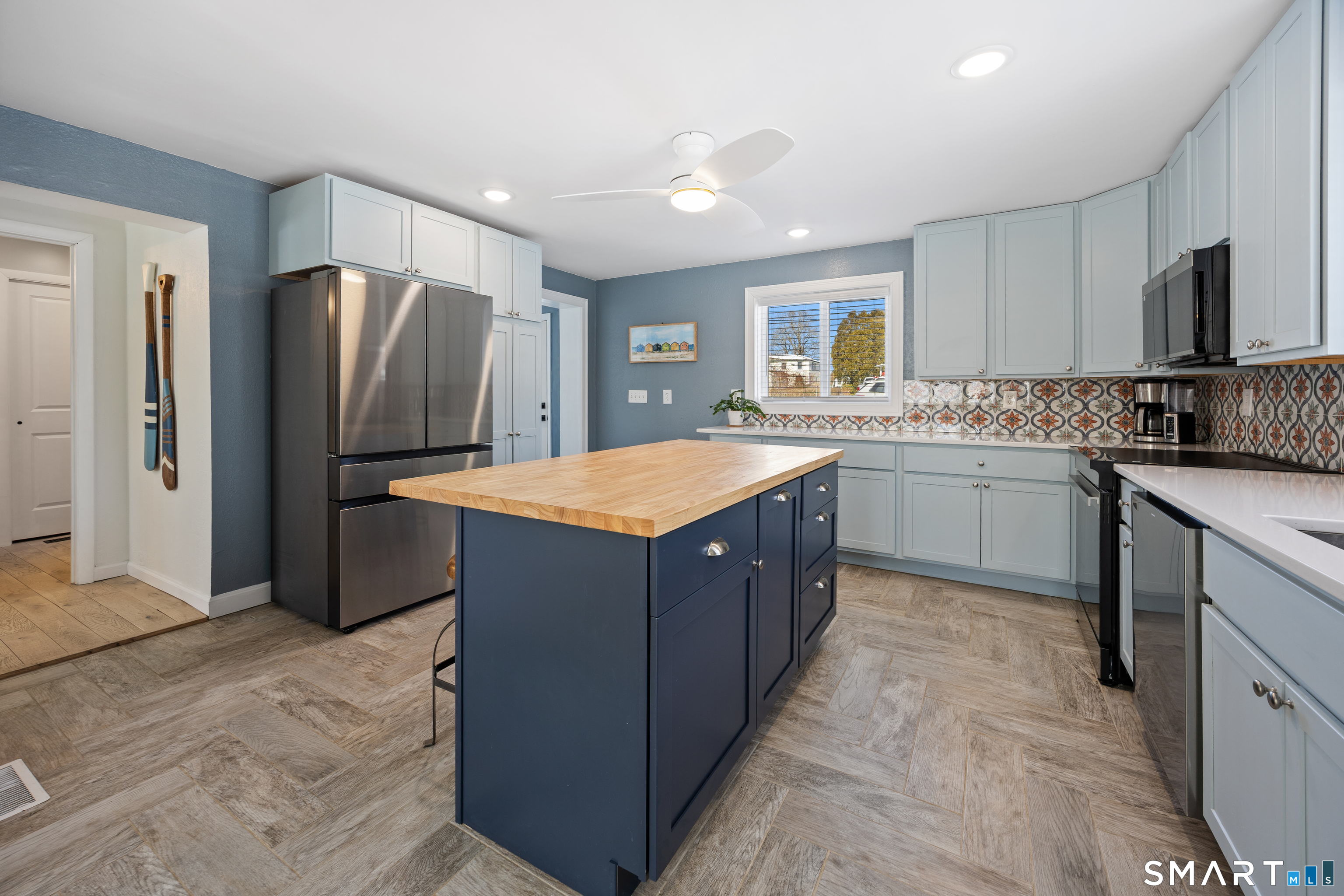 9 3rd Avenue Waterford, CT 06385 - Photo 8 of 38