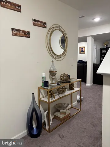 a view of livingroom with furniture