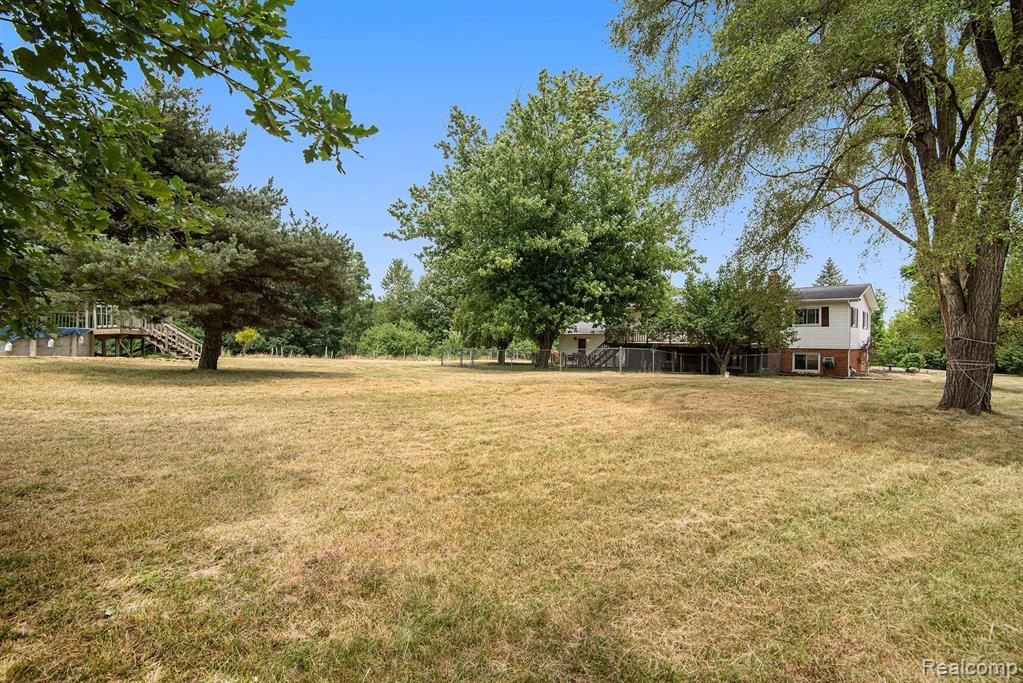 11358 Tipsico Lake Road Fenton, MI 48430 - Photo 22 of 34