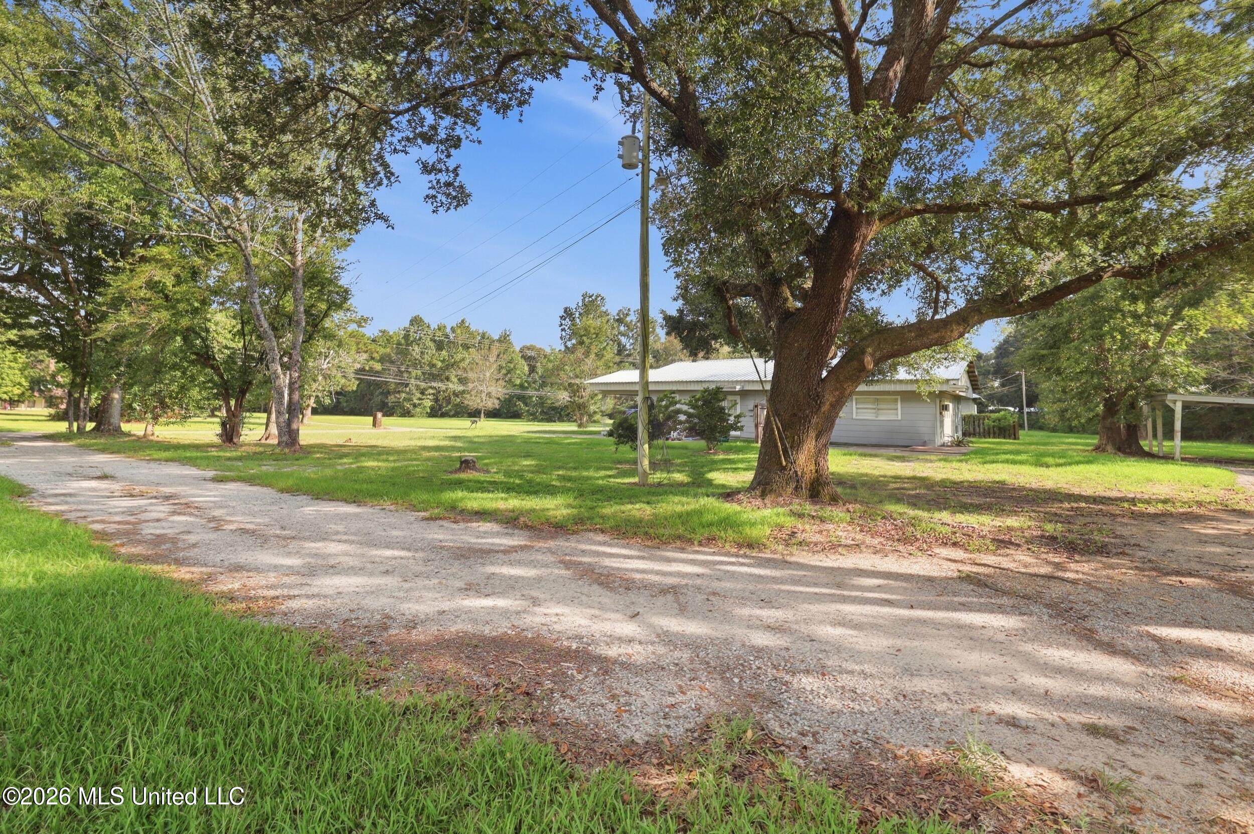 12193 Shorecrest Road, Unit A B Biloxi, MS 39532 - Photo 21 of 38 36_r6__1145