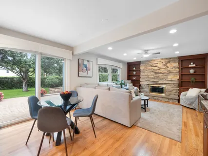 $899,000 | 3066 Knollwood Lane, Glenview, IL 60025