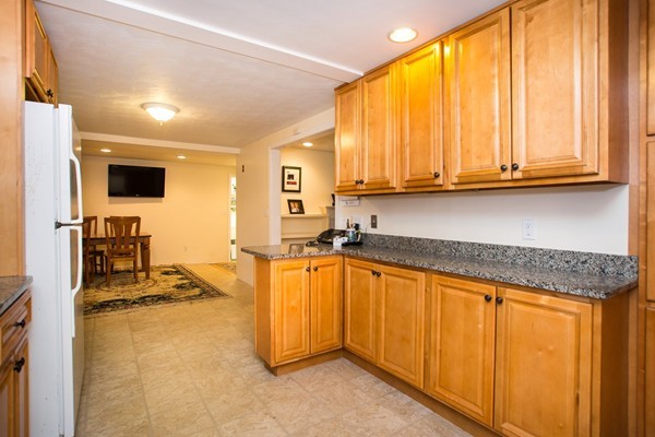 5 Sheffield Road Natick, MA 01760 - Photo 4 of 17