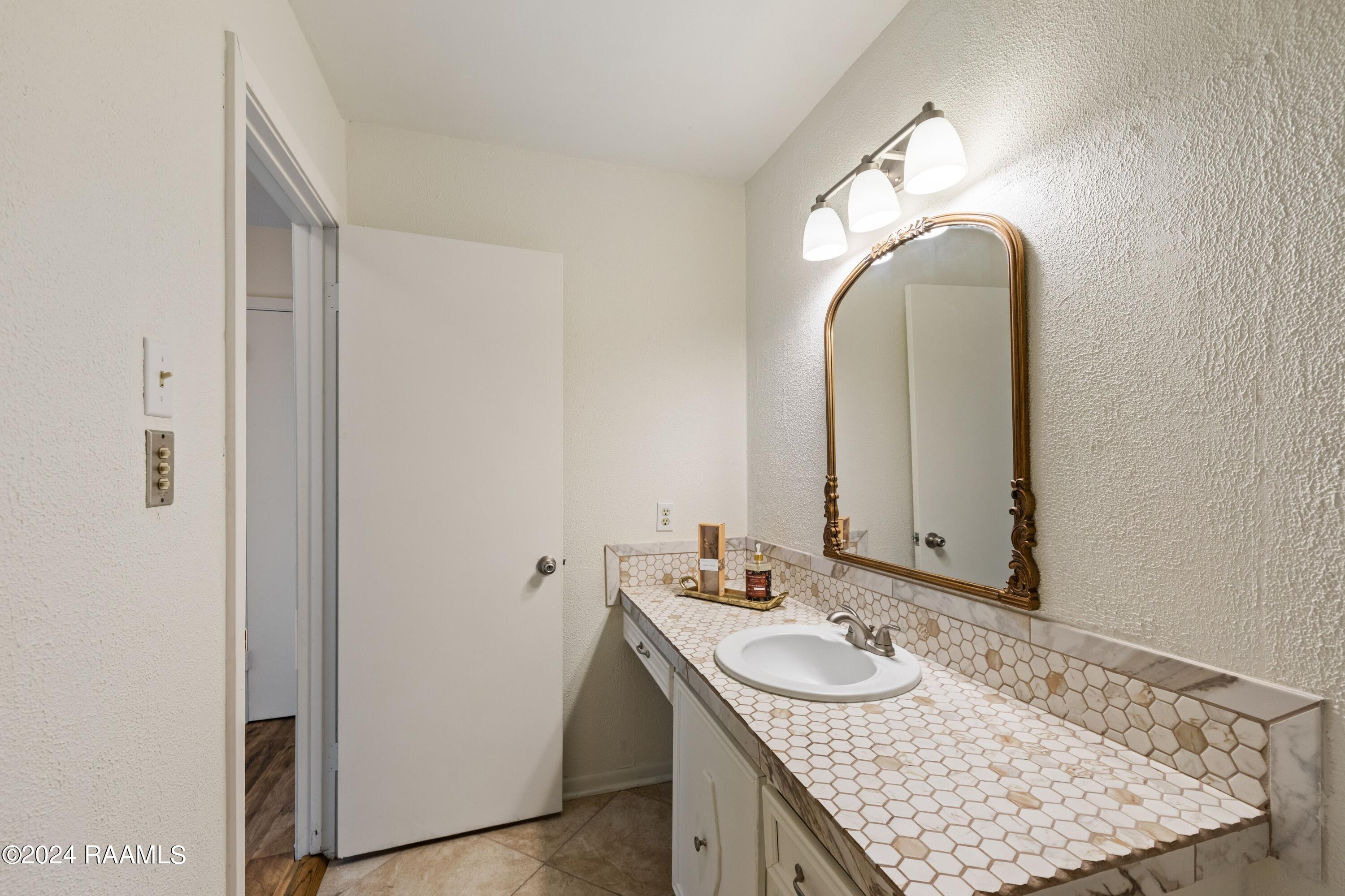 102 Sedric Drive Duson, LA 70529 - Photo 19 of 27 Hall bath