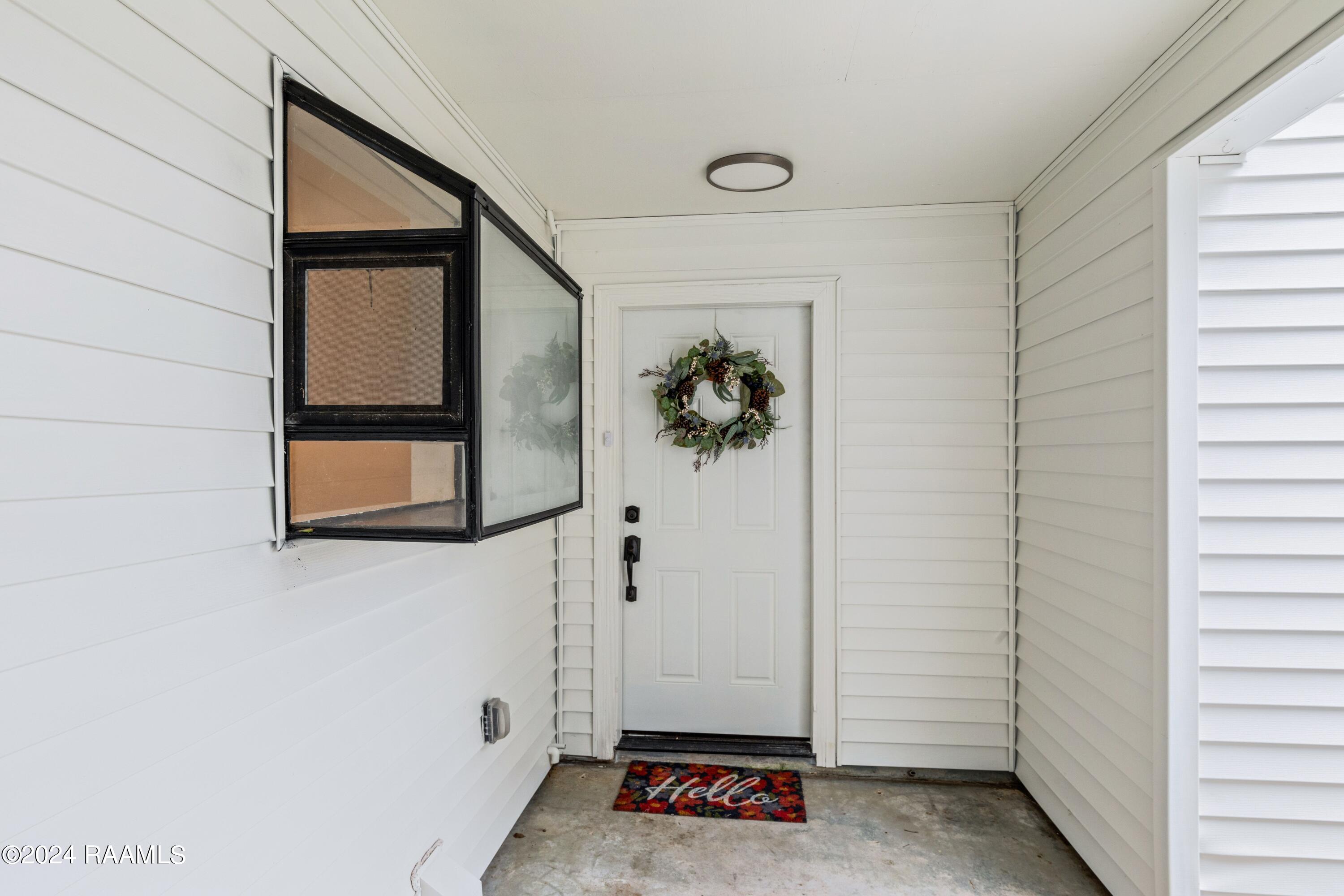 102 Sedric Drive Duson, LA 70529 - Photo 3 of 27 Front entry 2