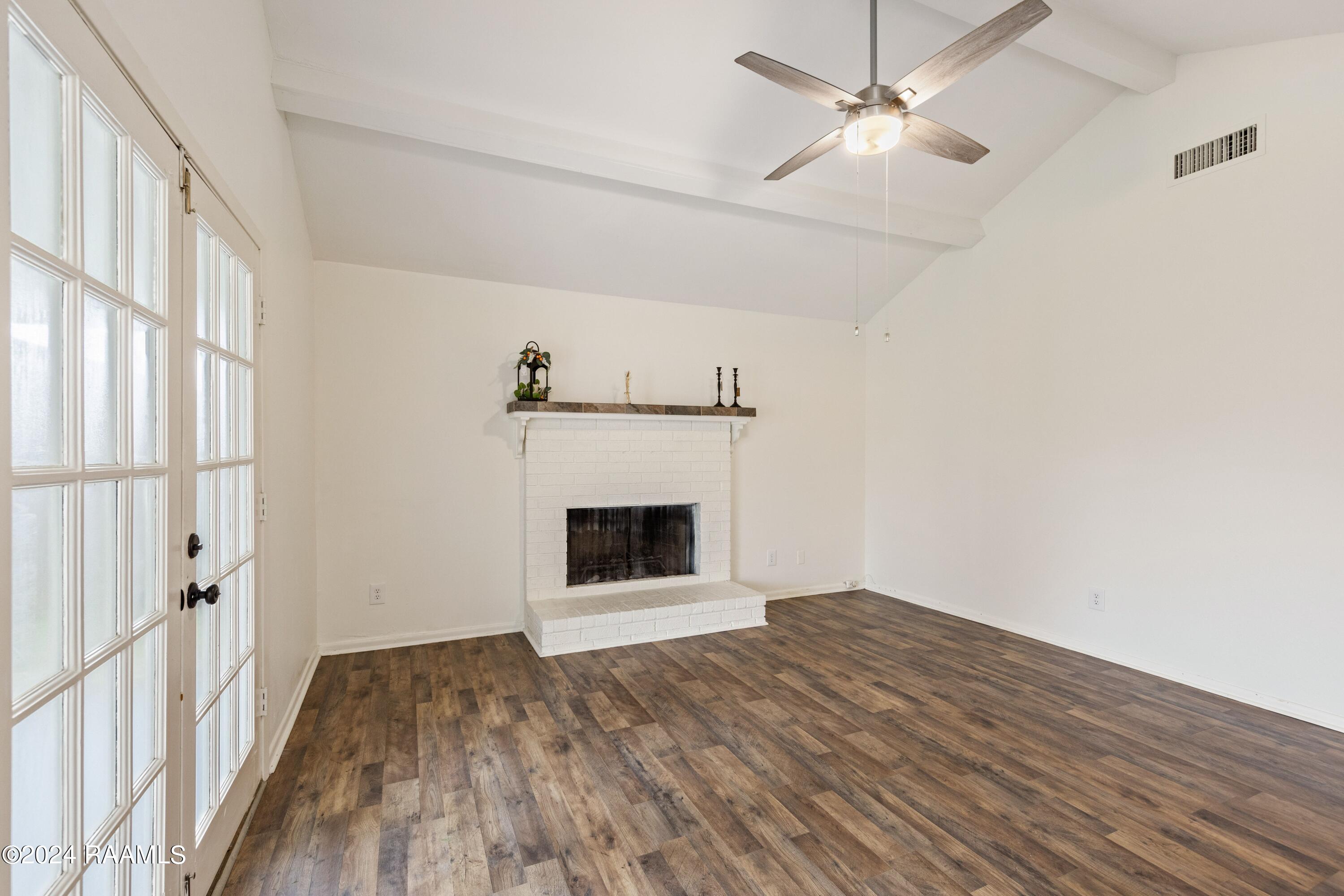 102 Sedric Drive Duson, LA 70529 - Photo 7 of 27 Great room 2