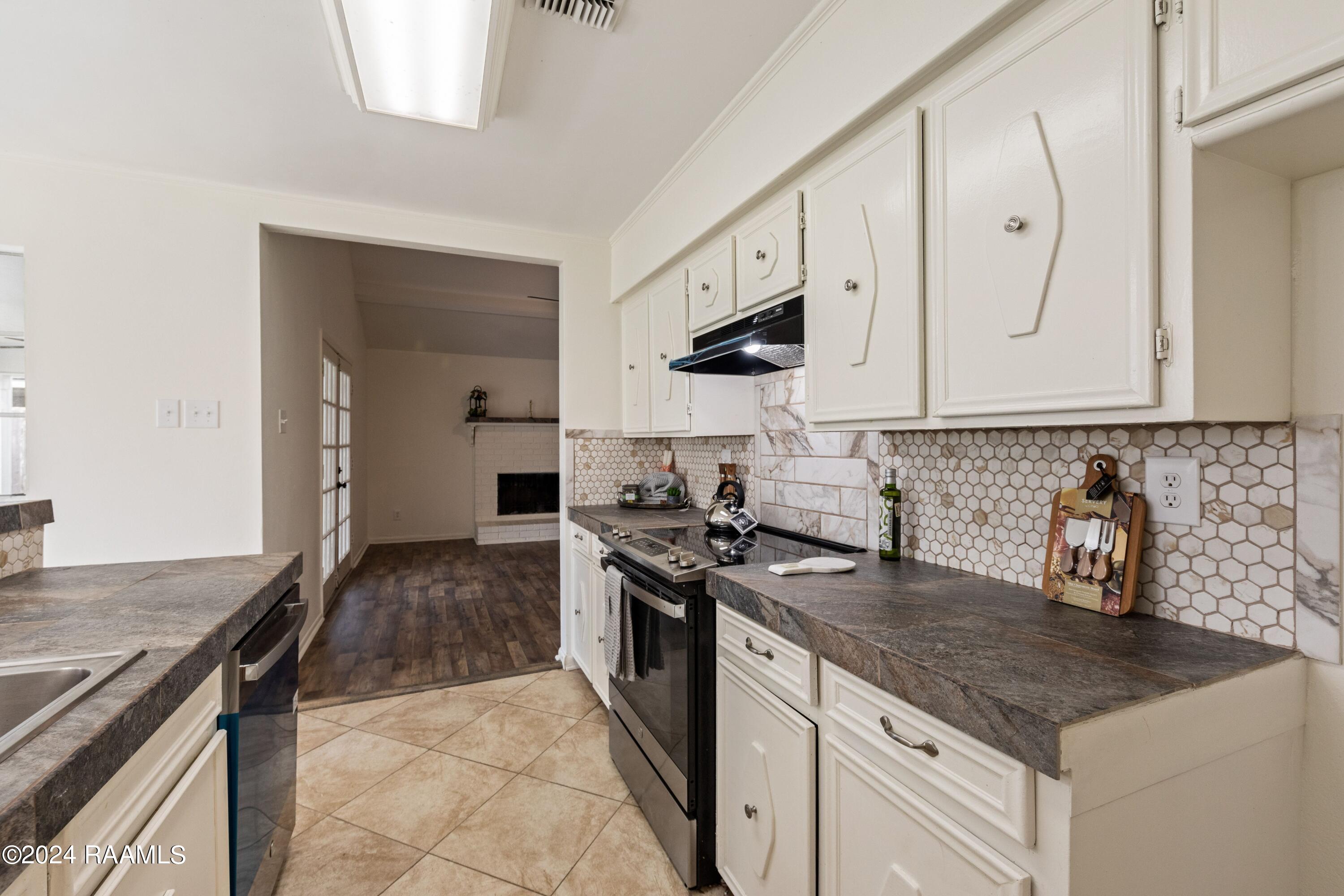 102 Sedric Drive Duson, LA 70529 - Photo 9 of 27 Kitchen whole