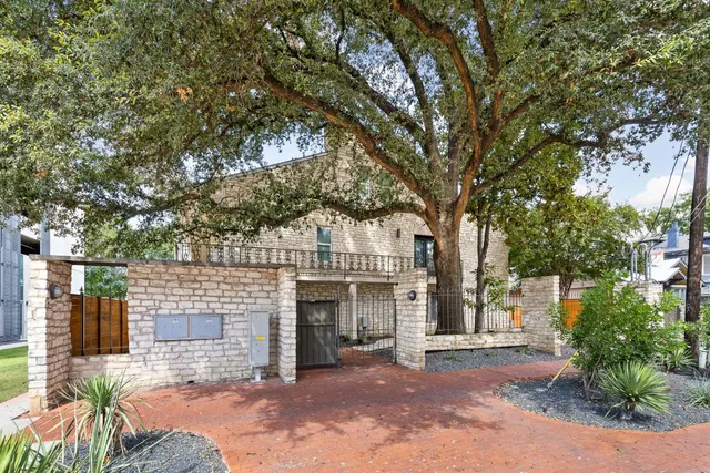 $5,500 | 706 West Avenue, Unit C, Austin, TX 78701
